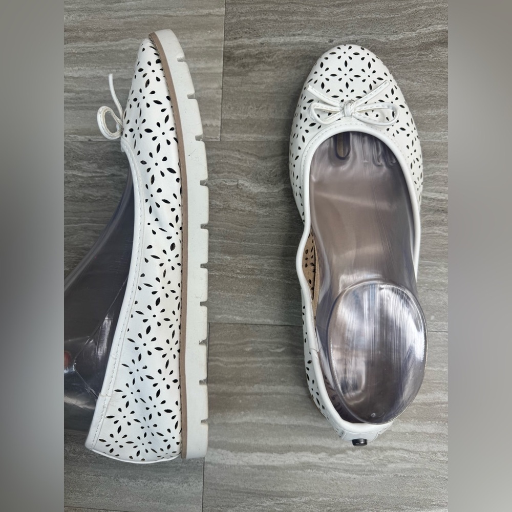 White Mountain Delgado Perforated Slip On Flats Womens Size 10 - Picture 5 of 12